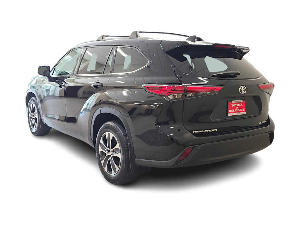 Thumbnail: 2022 Toyota Highlander - 4