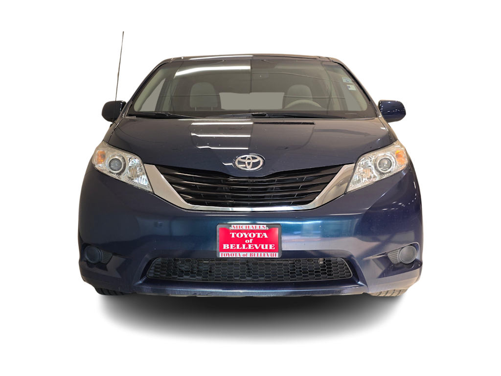 Thumbnail: 2011 Toyota Sienna - 6