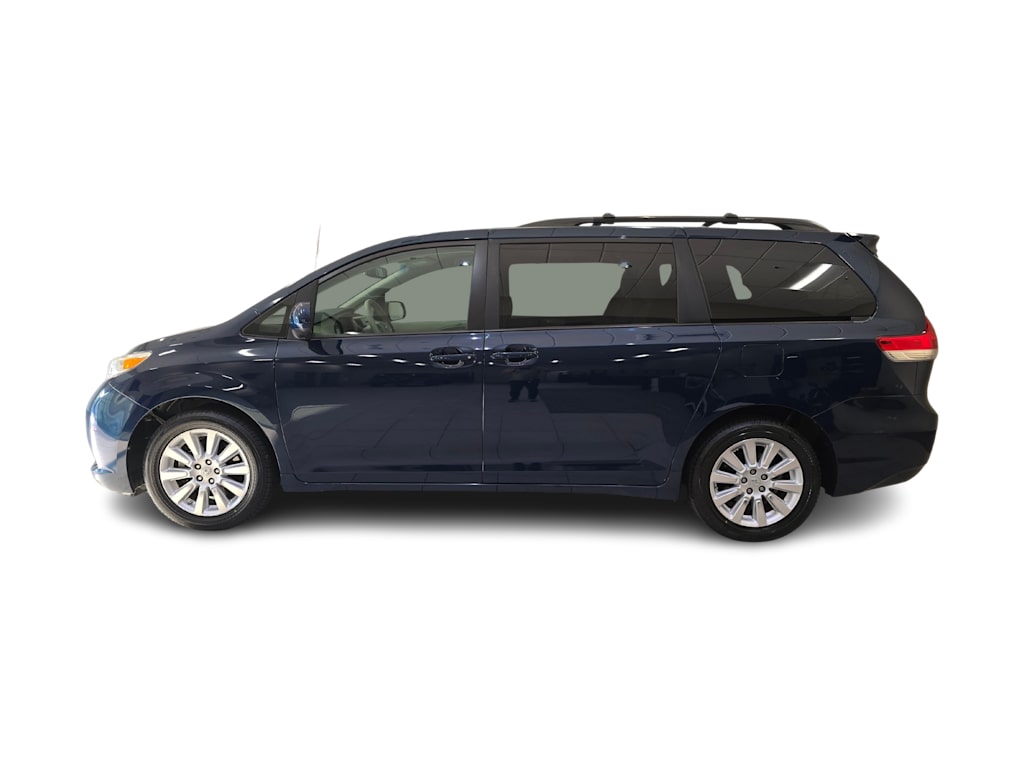 Thumbnail: 2011 Toyota Sienna - 3