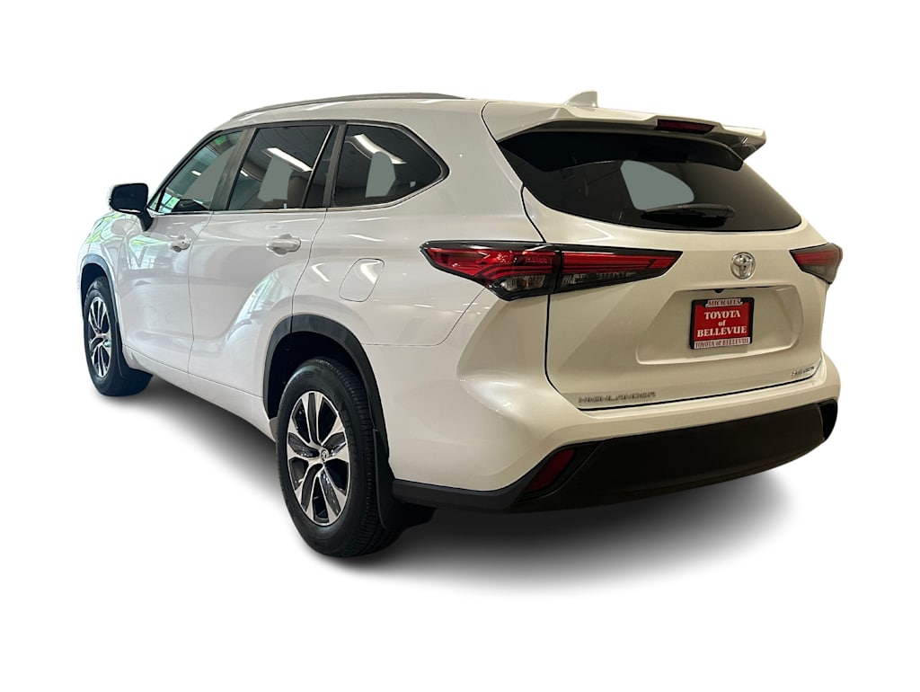 Thumbnail: 2023 Toyota Highlander - 4
