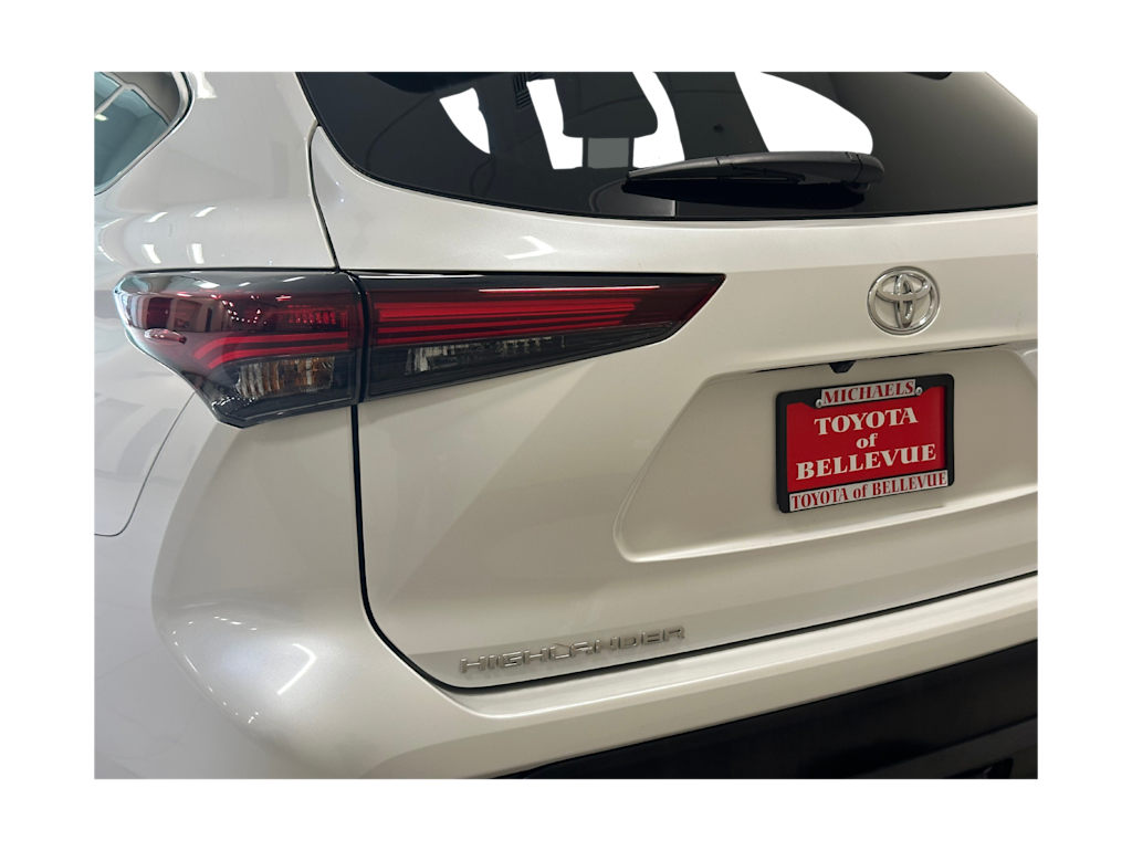 Thumbnail: 2024 Toyota Highlander - 21