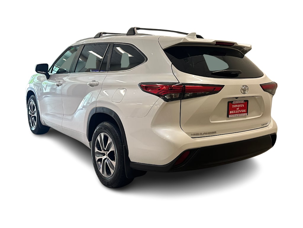 Thumbnail: 2023 Toyota Highlander - 4