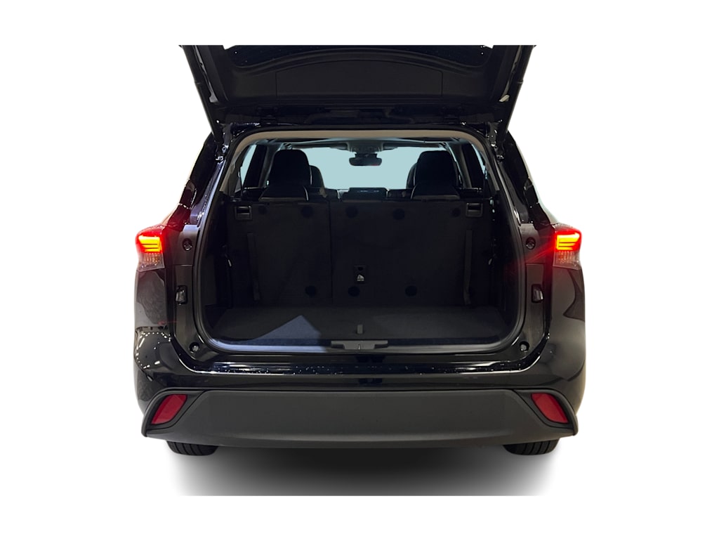 Thumbnail: 2023 Toyota Highlander - 18