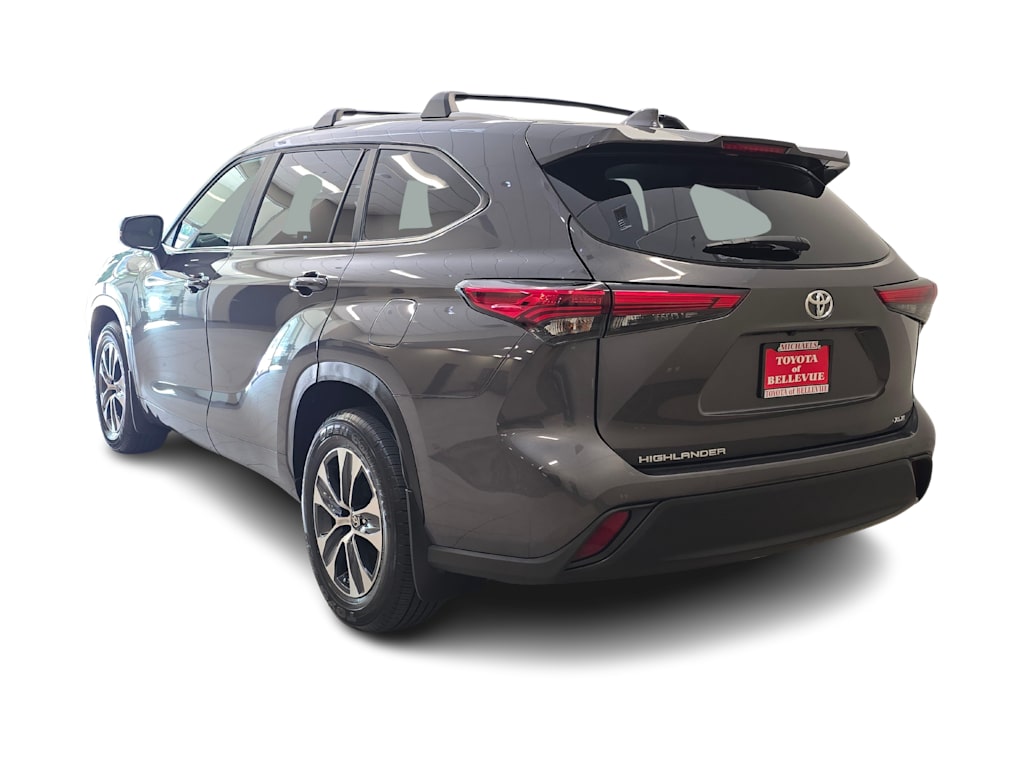 Thumbnail: 2023 Toyota Highlander - 4