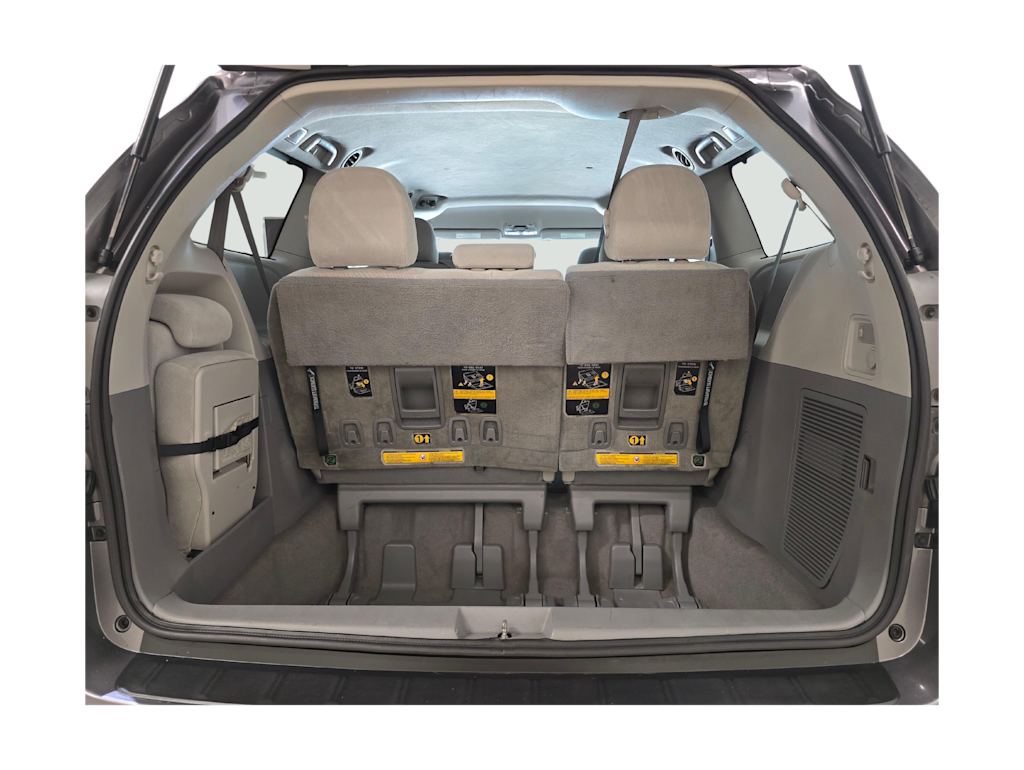 Thumbnail: 2011 Toyota Sienna - 19