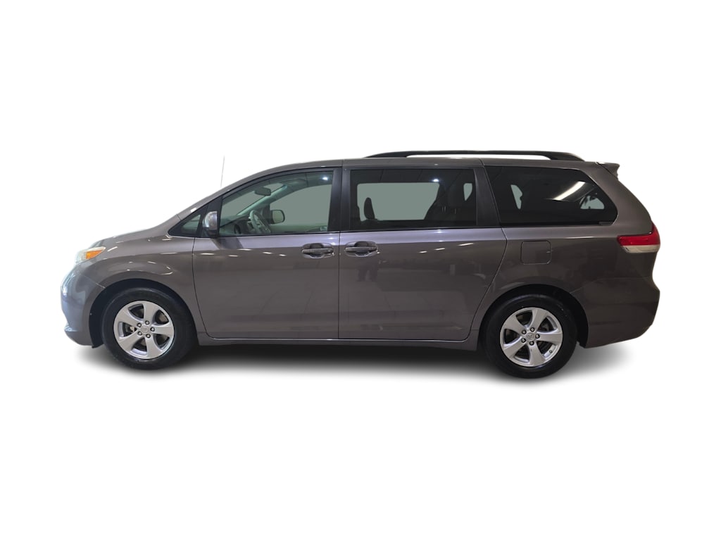 Thumbnail: 2011 Toyota Sienna - 3