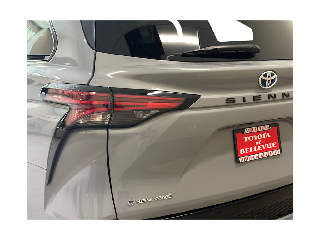 Thumbnail: 2025 Toyota Sienna - 21