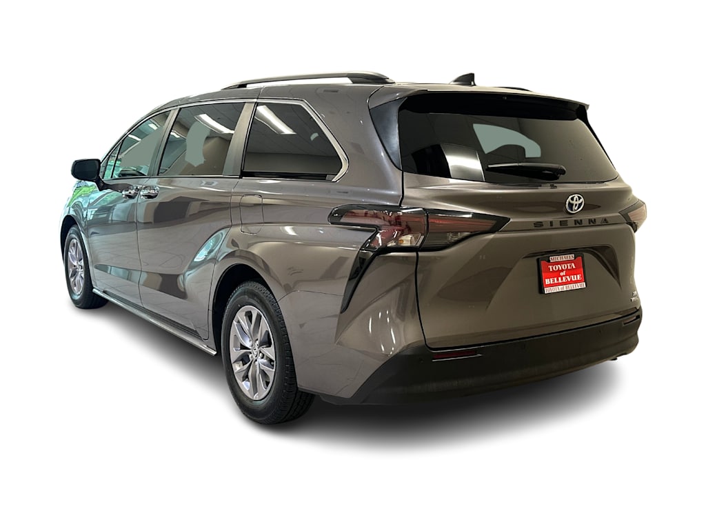 Thumbnail: 2023 Toyota Sienna - 4