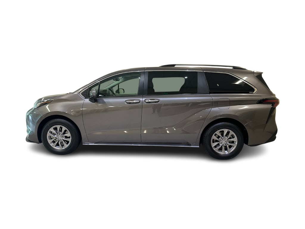 Thumbnail: 2023 Toyota Sienna - 3