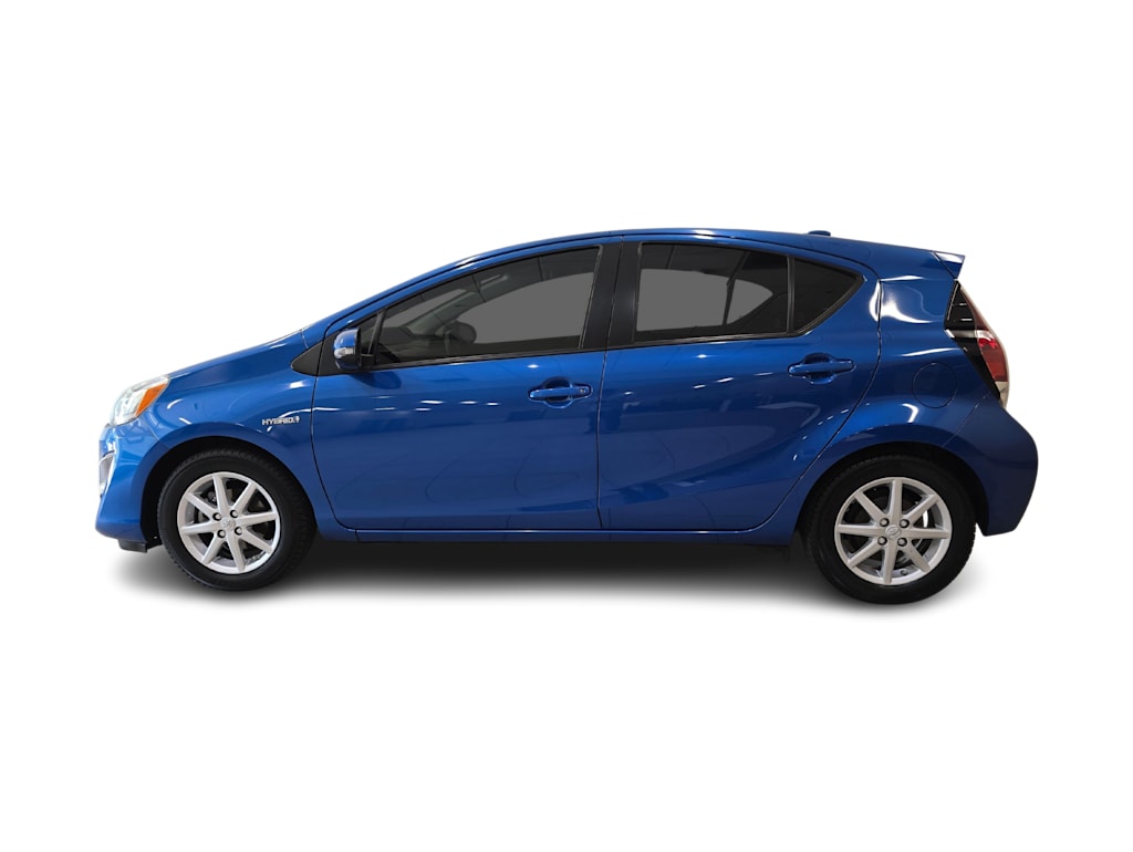 Thumbnail: 2015 Toyota Prius c - 3