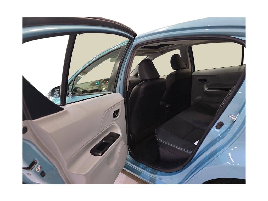 Thumbnail: 2013 Toyota Prius c - 17