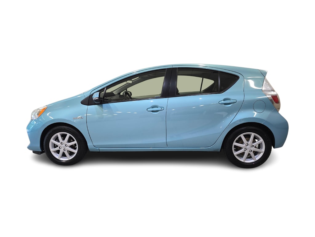 Thumbnail: 2013 Toyota Prius c - 3