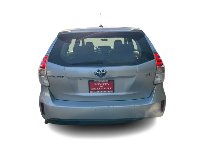 2015 Toyota Prius v Three 5