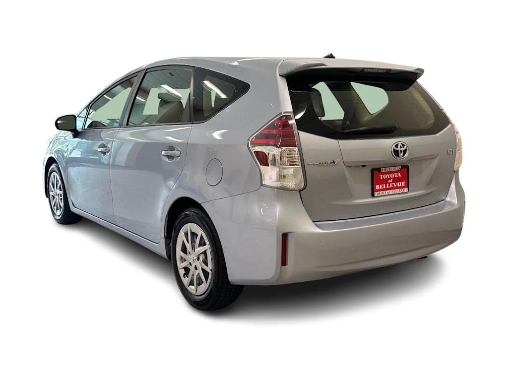 Thumbnail: 2016 Toyota Prius v - 4