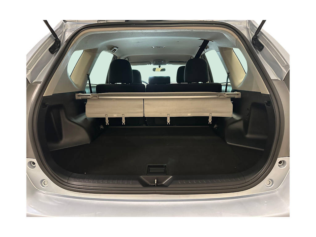 Thumbnail: 2016 Toyota Prius v - 19