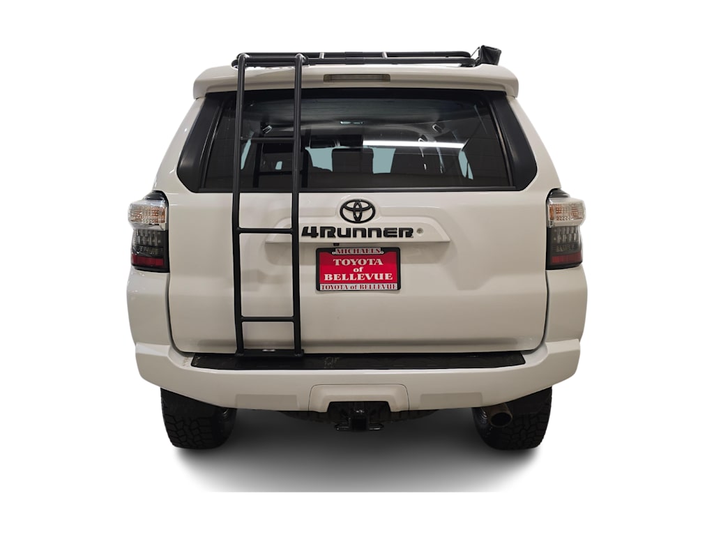 Thumbnail: 2017 Toyota 4Runner - 5