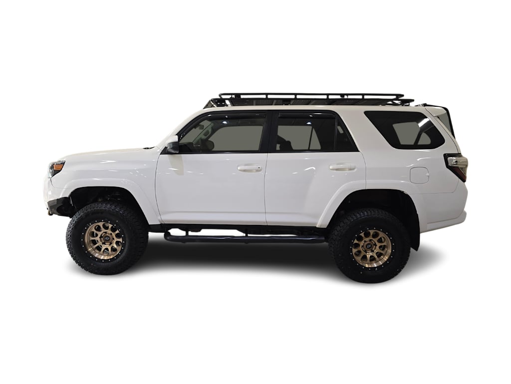 Thumbnail: 2017 Toyota 4Runner - 3
