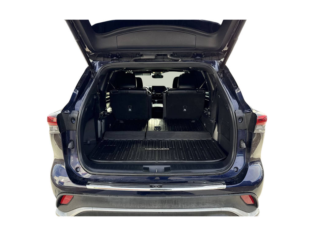 Thumbnail: 2023 Toyota Highlander - 16