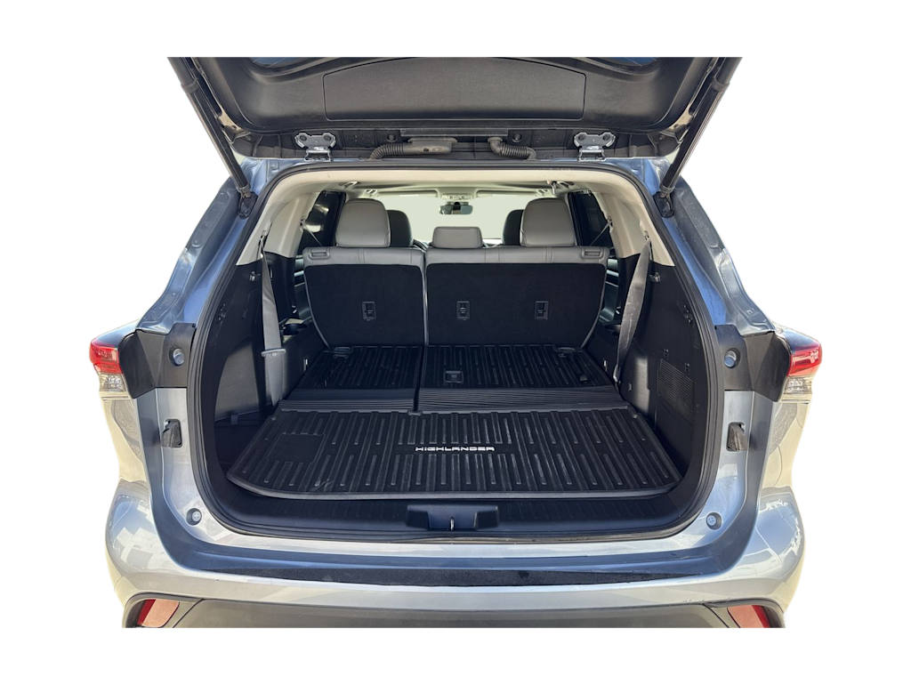 Thumbnail: 2023 Toyota Highlander - 17