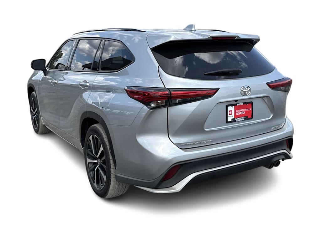 Thumbnail: 2021 Toyota Highlander - 3