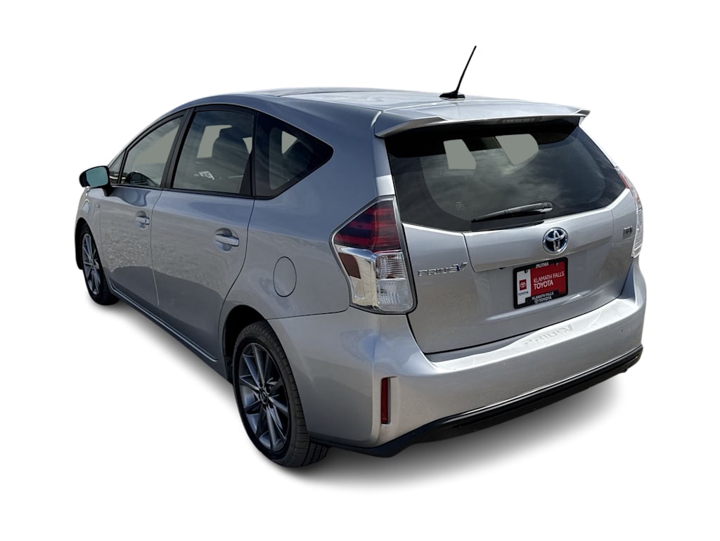 Thumbnail: 2017 Toyota Prius v - 2