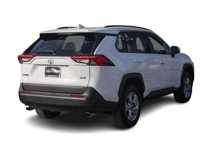 2024 Toyota RAV4 XLE 18