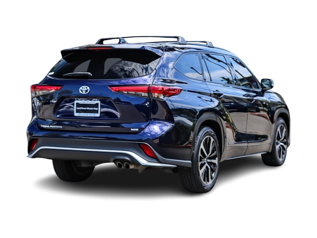 Thumbnail: 2022 Toyota Highlander - 17