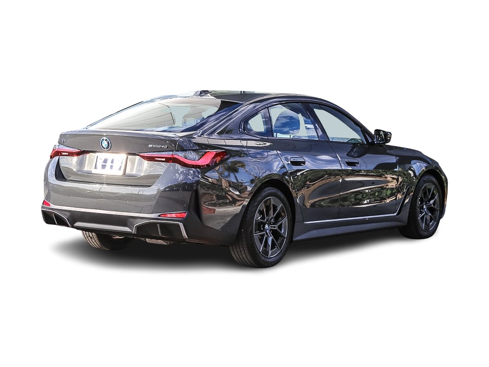 Thumbnail: 2022 BMW i4 - 18