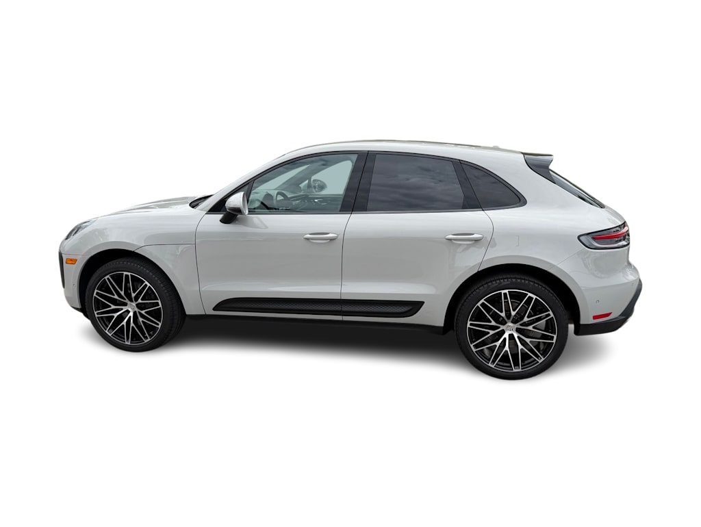 Thumbnail: 2022 Porsche Macan - 3