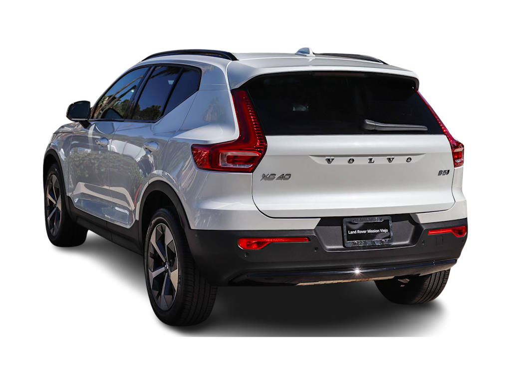 Thumbnail: 2026 Volvo XC40 - 3