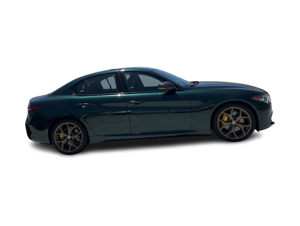 Thumbnail: 2020 Alfa Romeo Giulia - 3