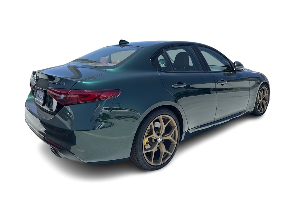 Thumbnail: 2020 Alfa Romeo Giulia - 9