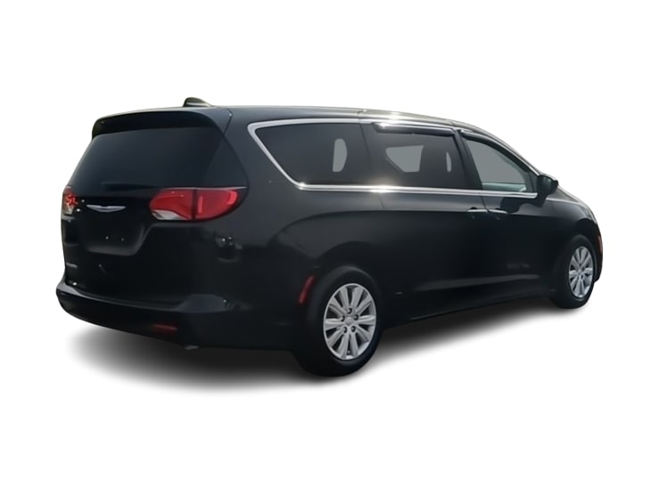 2020 Chrysler Voyager L 21