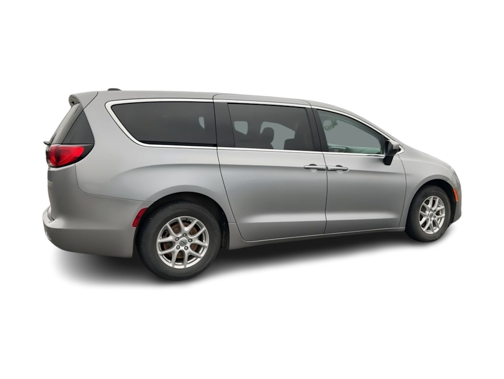 Thumbnail: 2021 Chrysler Voyager - 22