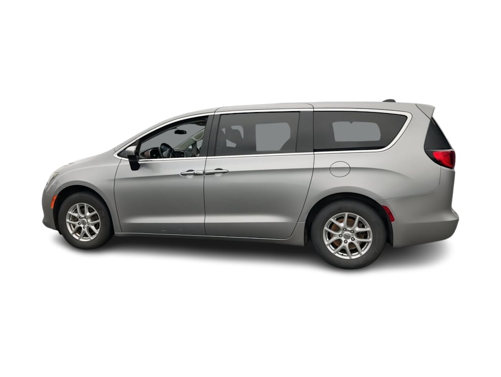 Thumbnail: 2021 Chrysler Voyager - 20
