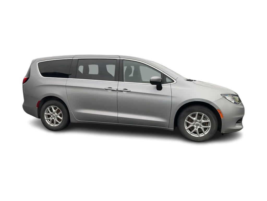 Thumbnail: 2021 Chrysler Voyager - 23