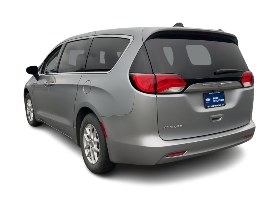 Thumbnail: 2021 Chrysler Voyager - 4