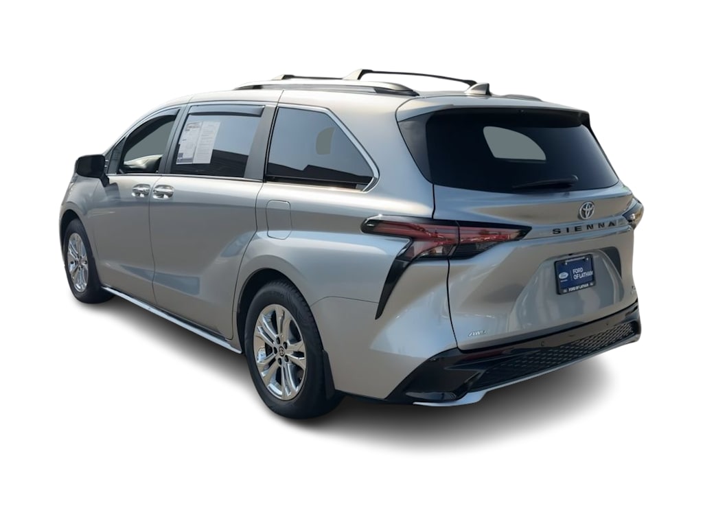 Thumbnail: 2022 Toyota Sienna - 4