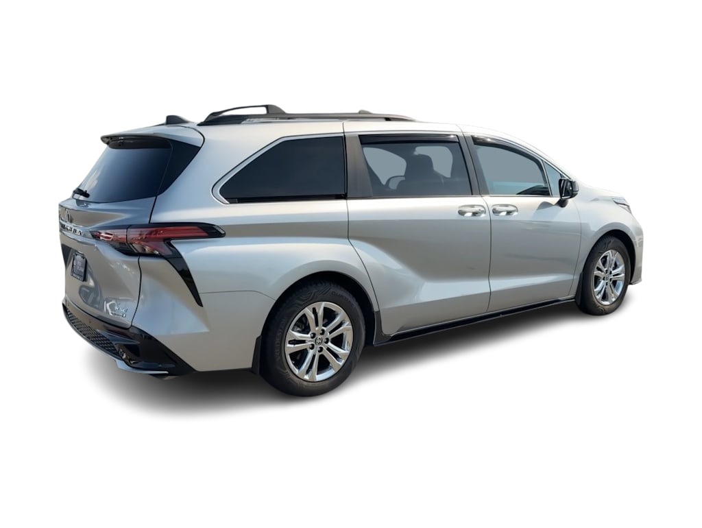 Thumbnail: 2022 Toyota Sienna - 23