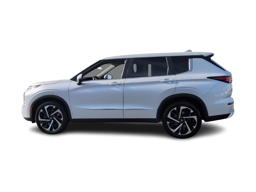 Thumbnail: 2023 Mitsubishi Outlander - 22