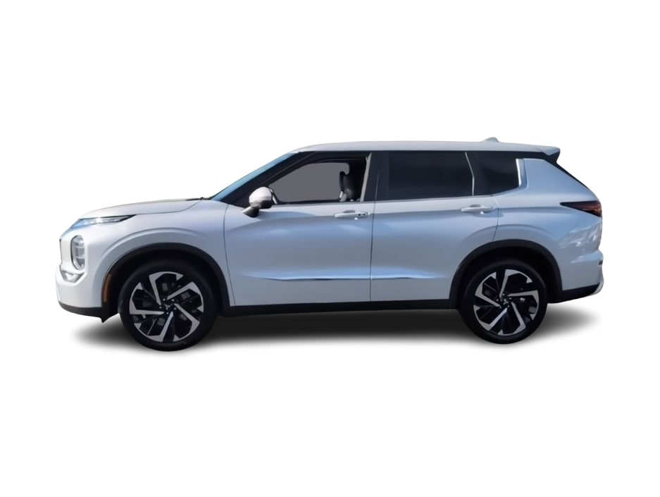 Thumbnail: 2023 Mitsubishi Outlander - 3