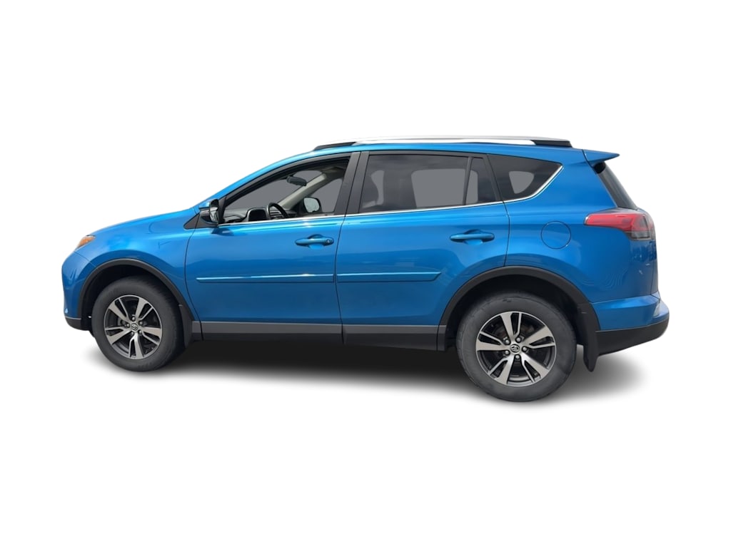 Thumbnail: 2017 Toyota RAV4 - 21