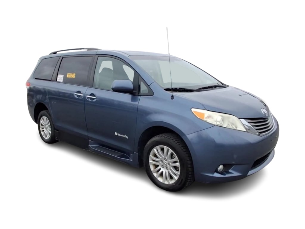 2014 Toyota Sienna XLE 13