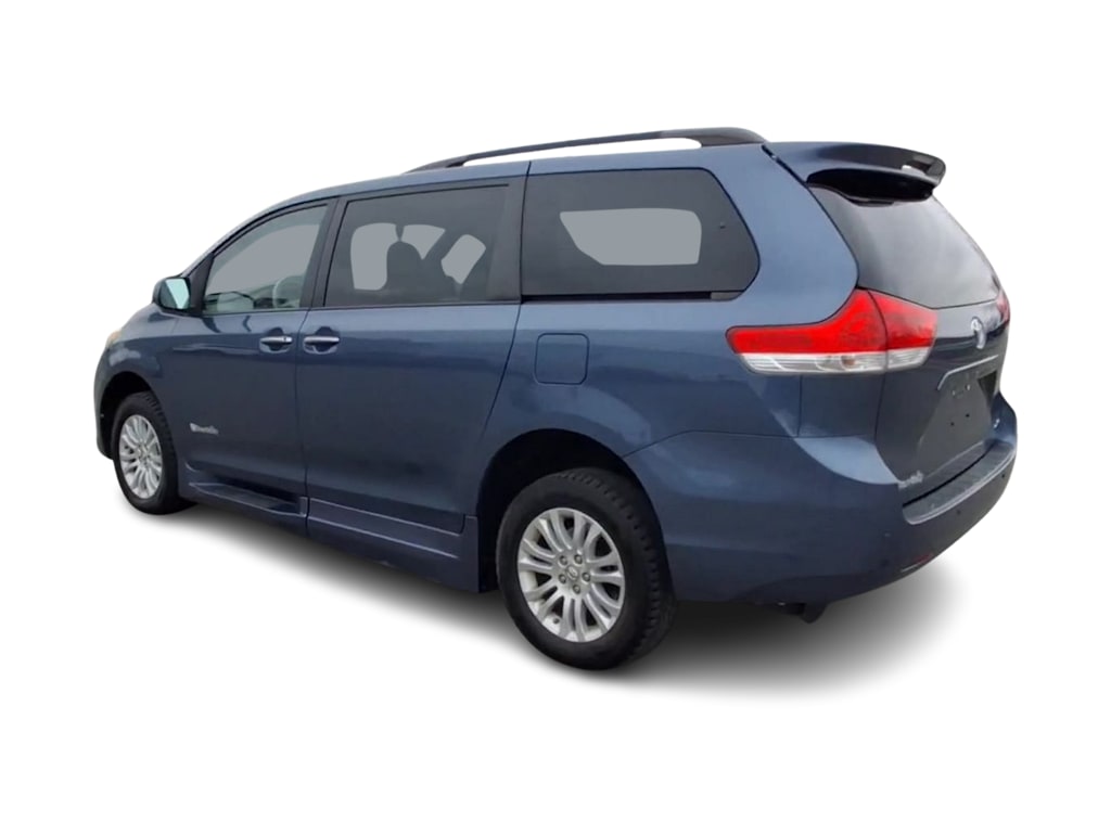 2014 Toyota Sienna XLE 4