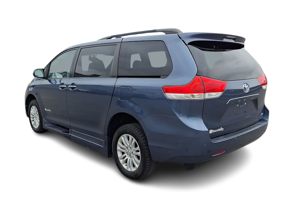 2014 Toyota Sienna XLE 23