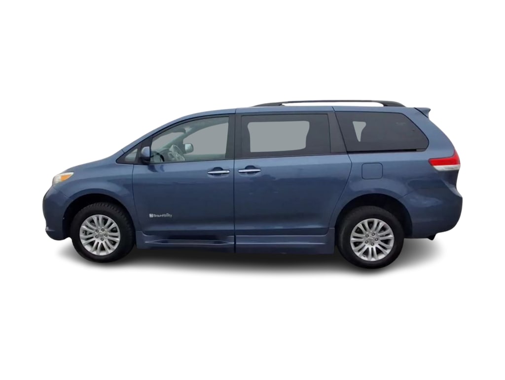 2014 Toyota Sienna XLE 3