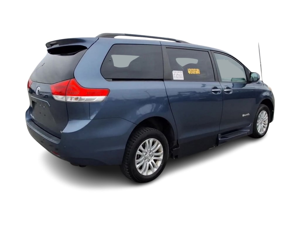 2014 Toyota Sienna XLE 15