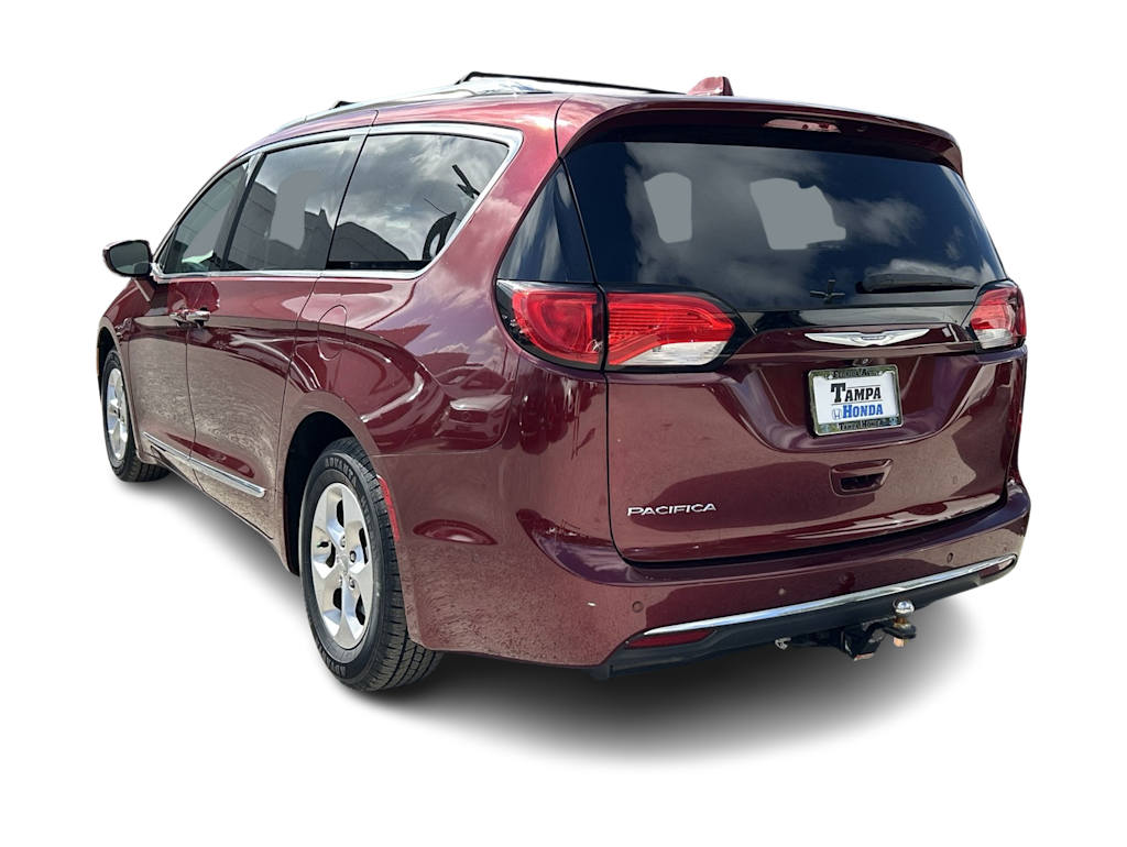 Thumbnail: 2017 Chrysler Pacifica - 4