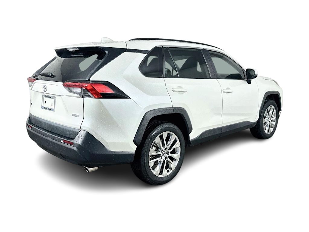 Thumbnail: 2021 Toyota RAV4 - 25