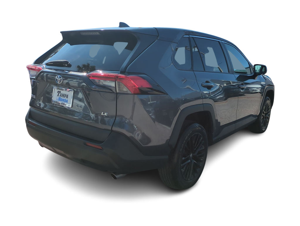 2022 Toyota RAV4 LE 18